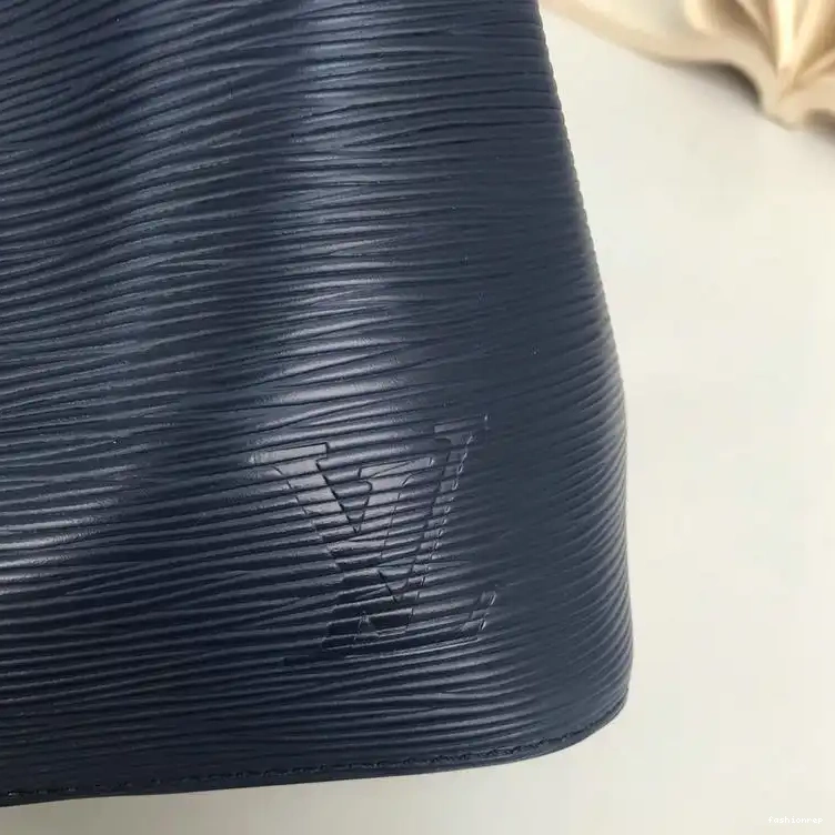 Fashionrepsfam ru LV 19T1L0025 Bags 0704